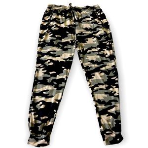* Brand New Plus Size Camouflage Pants *